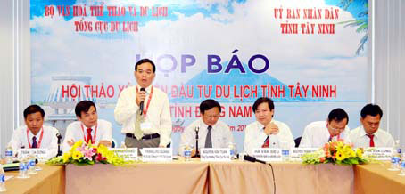 Tại buổi họp báo