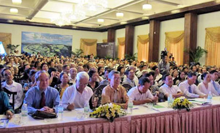 Đại diện các dòng họ tham gia chương trình “Hướng về nguồn cội” ngày 11-12.