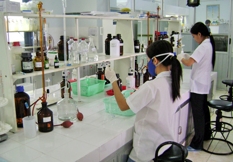 Phụ nữ Đồng Nai tham gia công tác nghiên cứu khoa học. Ảnh: P.Liễu