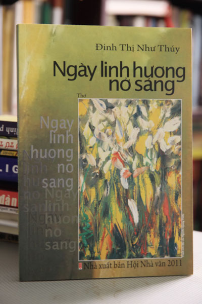 Tập thơ của Đinh Thị Như Thúy đoạt giải Hội Nhà văn Việt Nam 2011 - Ảnh: V.Q.