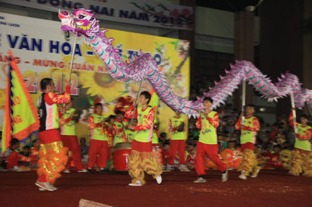 Biểu diễn rồng tại giải lân sư rồng