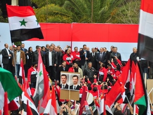 Tuần hành ủng hộ chính phủ tại Syria. (Nguồn: THX/TTXVN)