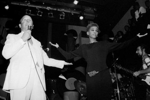 Nhà sản xuất Clive Davis là người đã đưa Whitney ra ánh sáng (Nguồn: NYD)