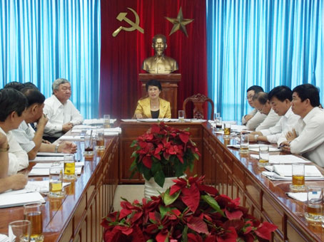 Ban chỉ đạo làm việc về kế hoạch di dời các cơ sở ra khỏi đô thị