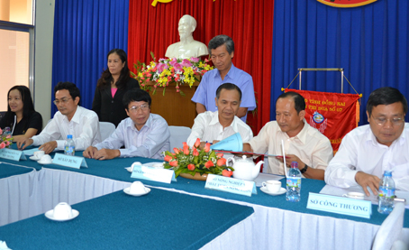 Các đơn vị ký kết giao ước thi đua năm 2012