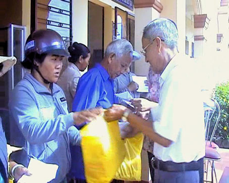 Tuổi cao nêu gương sáng