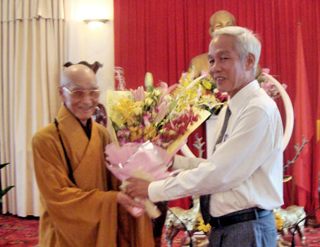 Tích cực xây dựng khối đại đoàn kết toàn dân