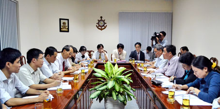 Quang cảnh buổi làm việc