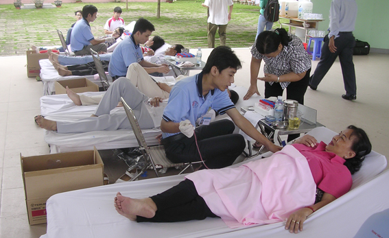 Chairwoman of the provincial Red Cross Association donates her blood at the humanitarian program.