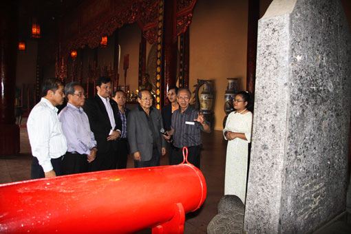the TPF delegation visited and burned incense at Tran Bien Temple of Literature 