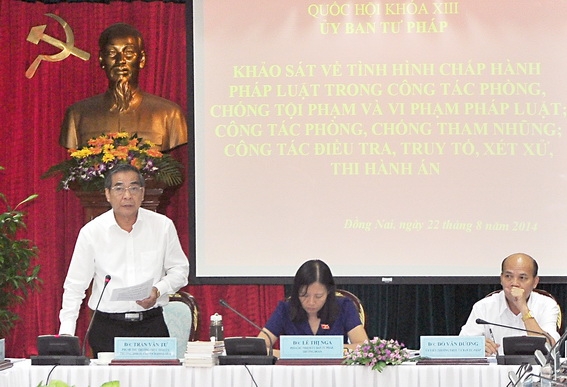 Đồng chí Trần Văn Tư phát biểu tại buổi làm việc với Đoàn khảo sát