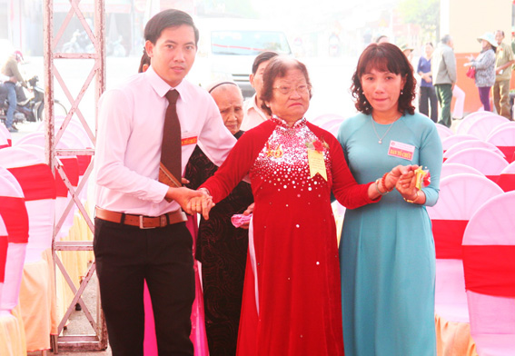 Các Mẹ VNAH về dự lễ.