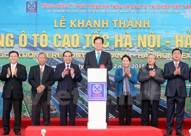 Thủ tướng Nguyễn Tấn Dũng phát lệnh thông xe đường cao tốc Hà Nội-Hải Phòng. (Ảnh: Việt Hùng/Vietnam+)