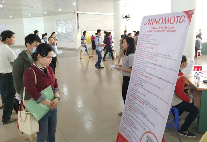 Job seekers at Dong Nai provincial Employment Service Center