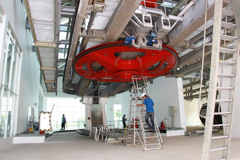 Hệ thống chuyển lực cho cáp treo nhà ga phía dưới chân Núi Chứa Chan