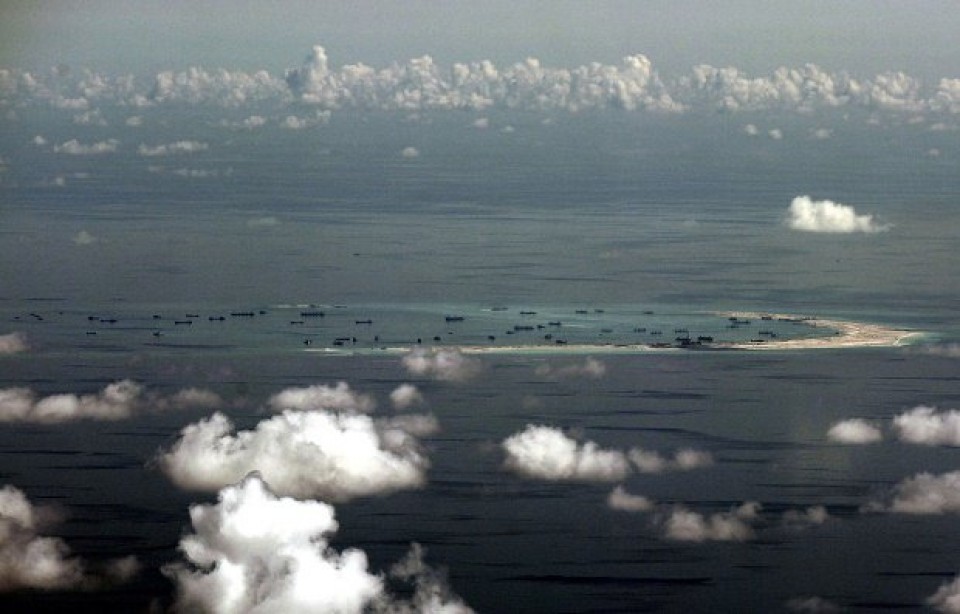 Trung Quốc gia tăng bồi đắp, xây dựng trái phép đảo nhân tạo tại Biển Đông. Ảnh: AP.