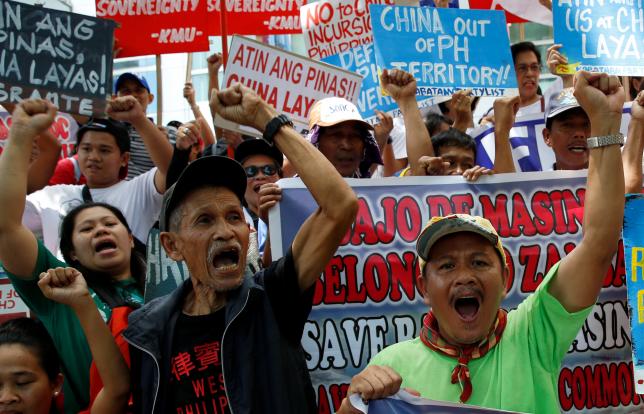 Người dân Philippines biểu tình tại Manila ngày 12.7 phản đối tuyên bố ngang ngược của Trung Quốc