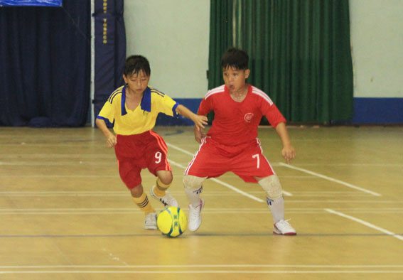Cùng vượt qua Xuân Lộc, Long Khánh (trái) và Biên Hòa 1 giành 2 vé vào tứ kết