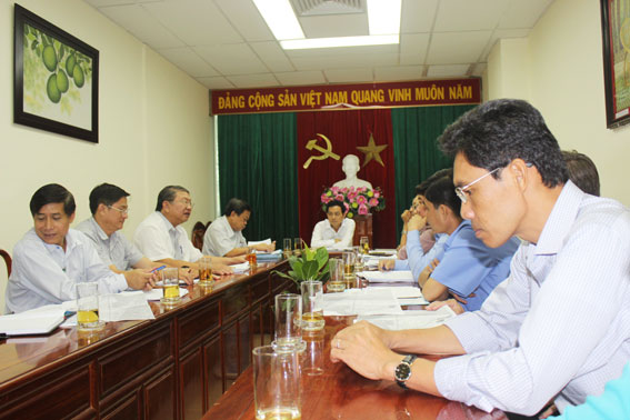 Phó chủ tịch UBND tỉnh Võ Văn Chánh chủ trì cuộc họp. Ảnh: B.Nguyên