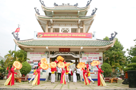 Music performance at the Tran Bien Temple of Literature