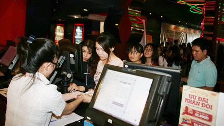 Khán giả đến xem phim tại Cụm rạp CGV Biên Hòa. Ảnh: V.TRUYÊN