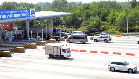 Long Phuoc toll collection station on the HCM city-Long Thanh-Dau Giay Expressway