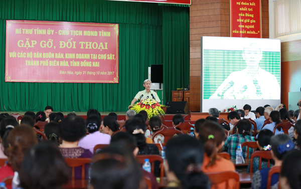 Bí thư Tỉnh ủy Nguyễn Phú Cường phát biểu tại buổi đối thoại. Ảnh: H.ANH