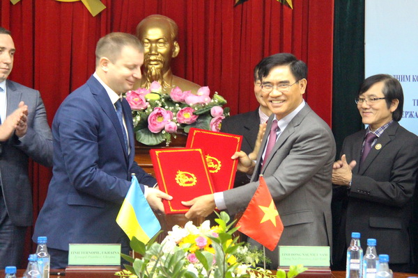 Southern Dong Nai province and Ternopil oblast of Ukraine signed a Memorandum of Understanding to boost cooperation in developing industrial zones. (Photo: VNA)