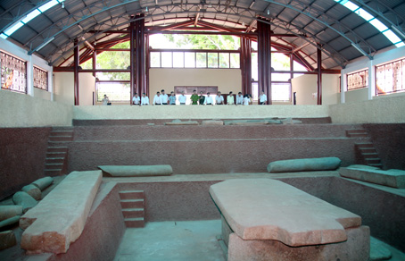 Di tích khảo cổ cấp quốc gia đặc biệt Mộ cự thạch Hàng Gòn (xã Hàng Gòn, TX. Long Khánh).