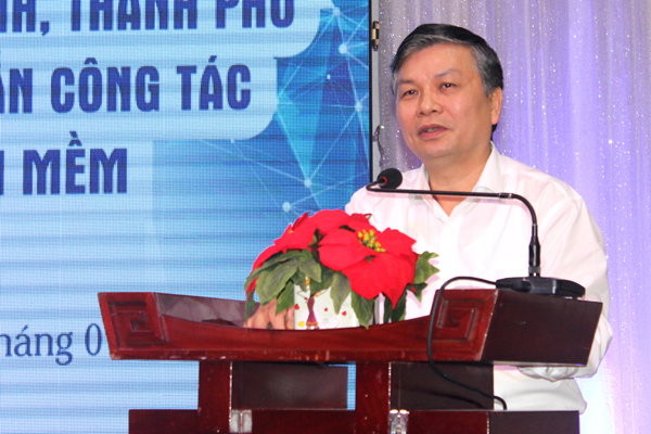 Thứ trưởng Bộ Nôi vụ Nguyễn Trọng Thừa phát biểu tại hội nghị.            