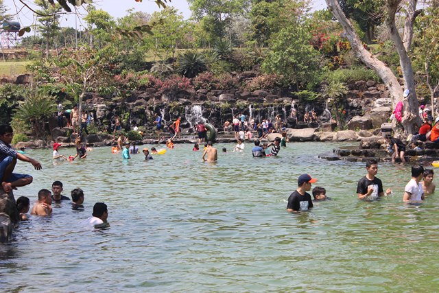 Suoi Mo Park welcomes nearly 10,000 tourist arrivals on Tet holidays.