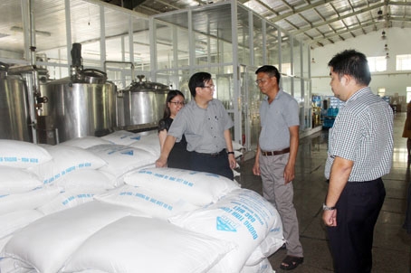 Đoàn công tác của Cục An toàn thực phẩm kiểm tra chi nhánh Công ty cổ phần Vital (sản xuất đồ uống không cồn, nước khoáng, đóng tại xã Đồi 61, huyện Trảng Bom).