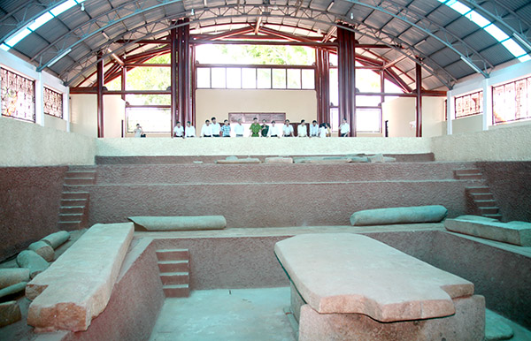 Di tích cấp quốc gia đặc biệt Mộ cự thạch Hàng Gòn (xã Hàng Gòn, TX.Long Khánh).