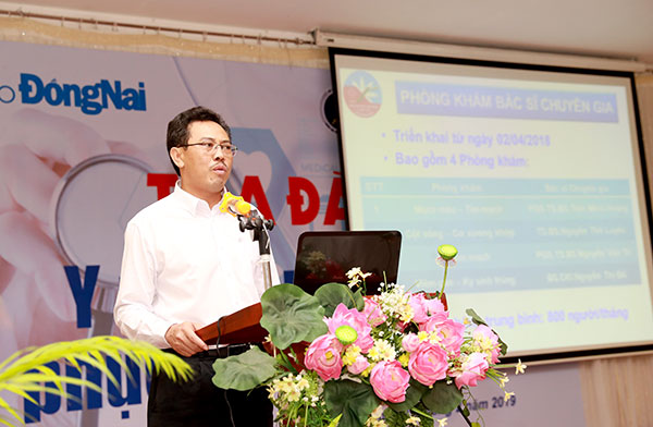 Giám đốc Bệnh viện đa khoa khu vực Long Khánh Phan Văn Huyên trình bày tham luận tại buổi hội thảo