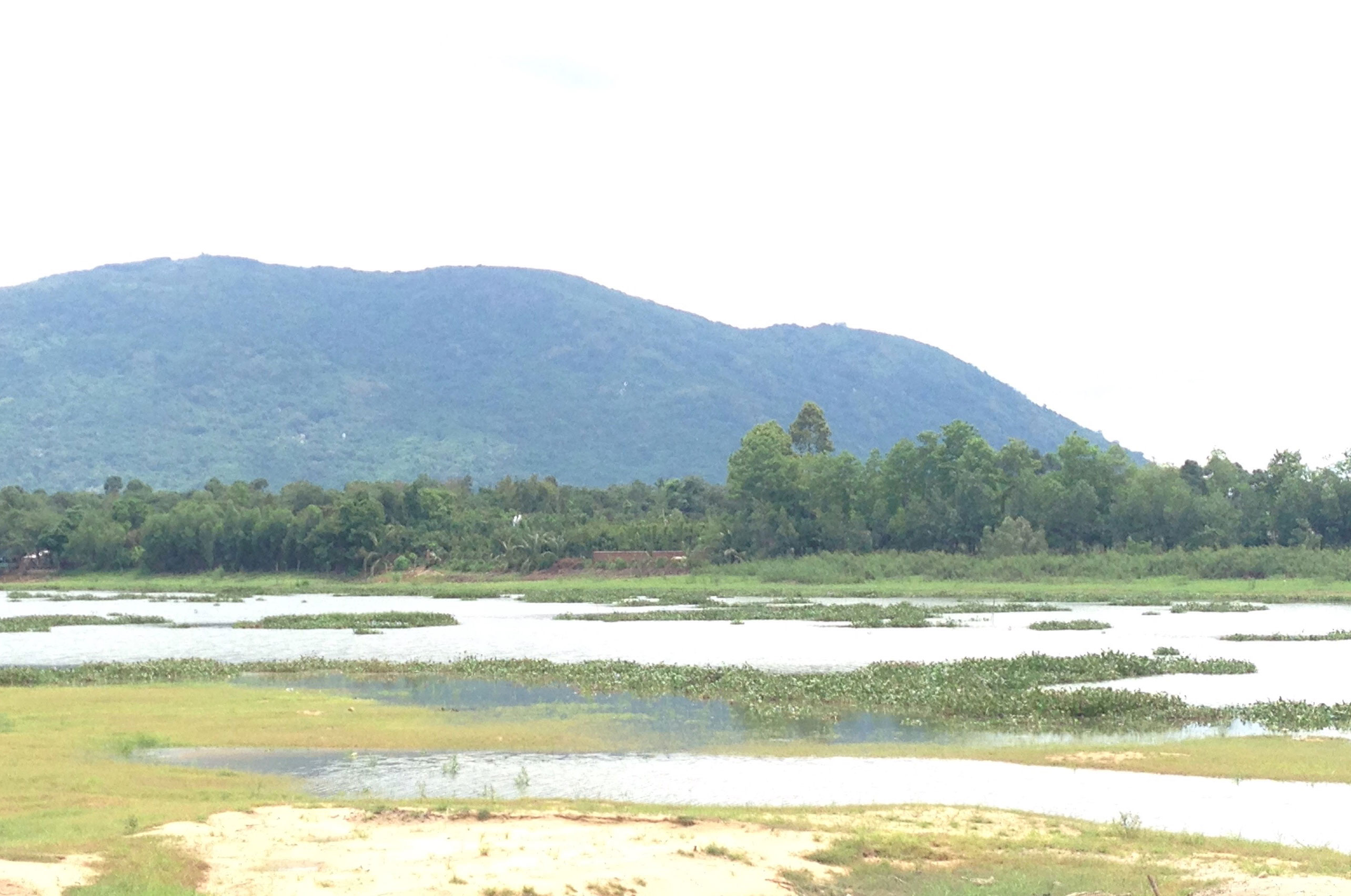 Nui Le Lake