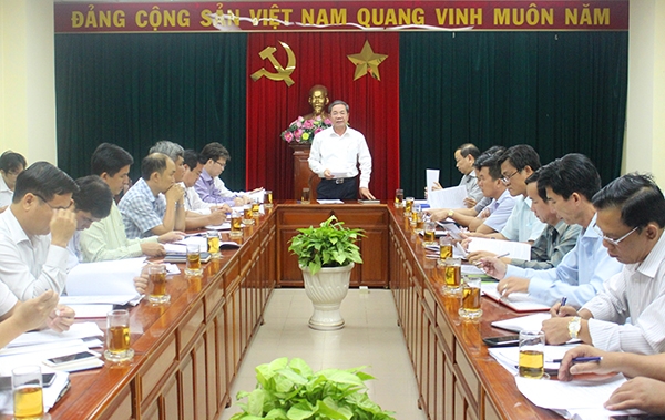 Phó chủ tịch UBND tỉnh Nguyễn Quốc Hùng, chủ trì cuộc họp về giải ngân dự án đầu tư công.