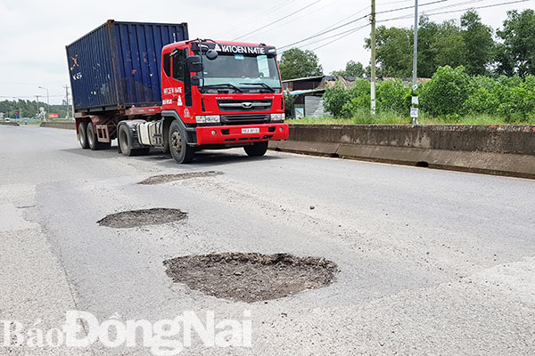 Cần sớm đầu tư, mở rộng đường vào KCN Long Đức