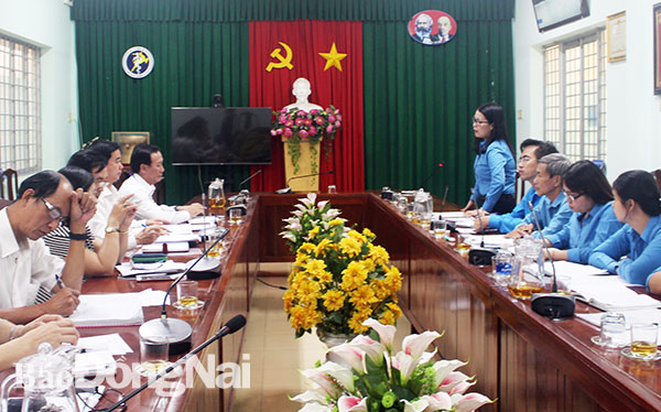 Chủ tịch LĐLĐ tỉnh Nguyễn Thị Như Ý phát biểu tại buổi làm việc
