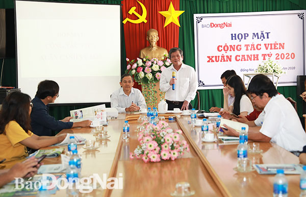 Tổng biên tập Báo Đồng Nai Nguyễn Tôn Hoàn phát biểu tại buổi họp mặt