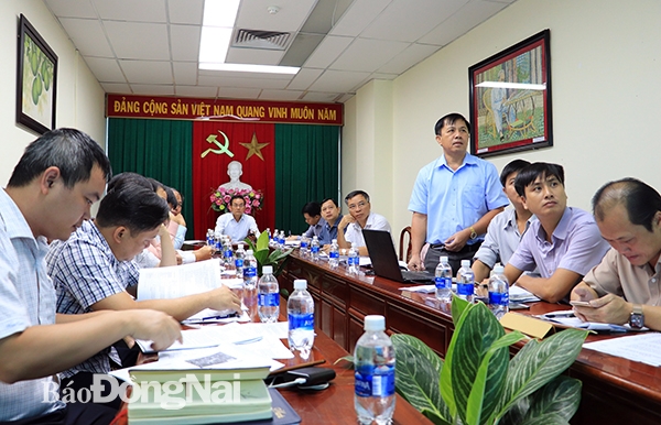 Phó chủ tịch UBND tỉnh Võ Văn Chánh chỉ đạo cuộc họp