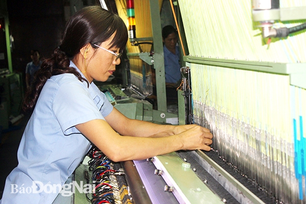Công ty TNHH Dệt nhãn Junmay ở Khu công nghiệp Sông Mây (H.Trảng Bom) sản xuất các loại nhãn để xuất khẩu vào ASEAN, châu Âu. Ảnh: K.Minh