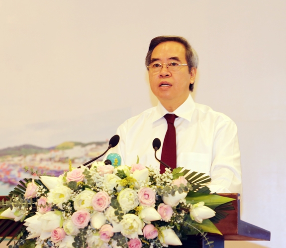 Đồng chí Nguyễn Văn Bình, Ủy viên Bộ Chính trị, Bí thư Trung ương Đảng, Trưởng Ban Kinh tế Trung ương phát biểu tại Hội nghị.