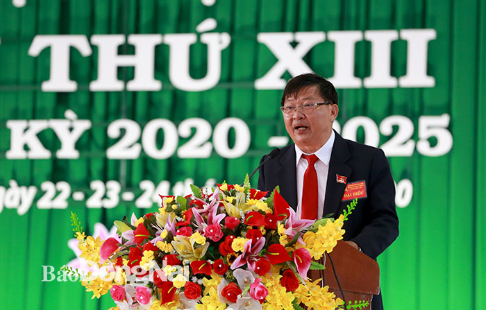 Bí thư Huyện ủy Định Quán Trần Bá Đạt phát biểu khai mạc đại hội