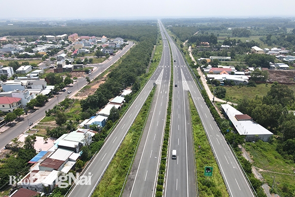 Để đảm bảo kết nối hạ tầng giao thông khi sân bay Long Thành đi vào hoạt động, Đồng Nai đã kiến nghị đầu tư mở rộng đường cao tốc TP.HCM - Long Thành - Dầu Giây