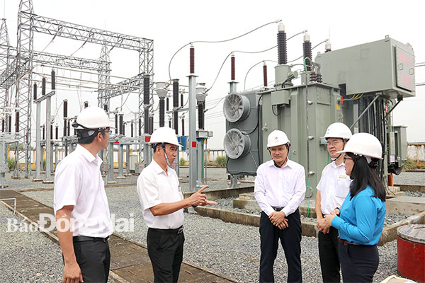 Trạm biến áp 110kV Bình Sơn đáp ứng nhu cầu dùng điện cho Khu công nghiệp Lộc An - Bình Sơn và quá trình xây dựng cảng hàng không quốc tế Long Thành. Ảnh: V.Thế
