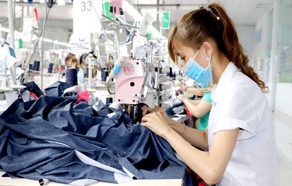 Sản xuất sản phẩm dệt may xuất khẩu tại Công ty CP Đồng Tiến ở Khu công nghiệp Amata (TP.Biên Hòa)