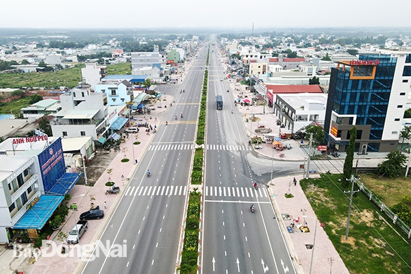 Đường 319 đoạn từ ngã ba Bến Cam đến nút giao với tuyến đường nối cảng Phước An hoàn thành thi công đưa vào sử dụng giúp khơi thông kết nối cho các khu công nghiệp trên địa bàn H.Nhơn Trạch