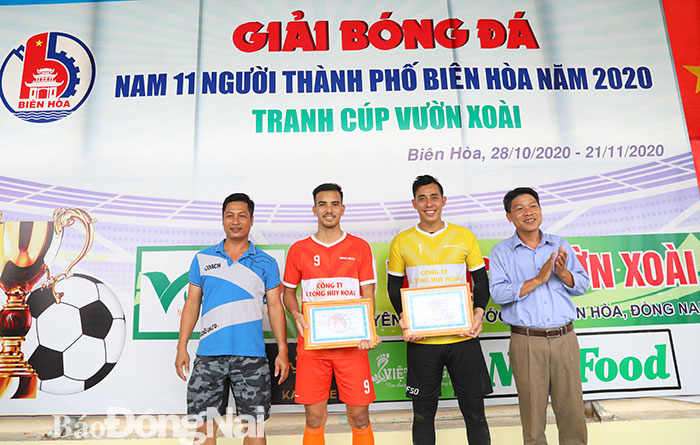 Hai cầu thủ FC Quang Tâm giành giải thủ môn xuất sắc và cầu thủ ghi nhiều bàn thắng
