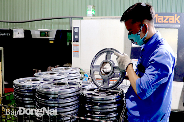 Sản xuất linh kiện máy móc xuất khẩu tại Công ty TNHH Light Alloy Industry Việt Nam ở Khu công nghiệp Nhơn Trạch 3 giai đoạn 2 (H.Nhơn Trạch). Ảnh:K. Minh