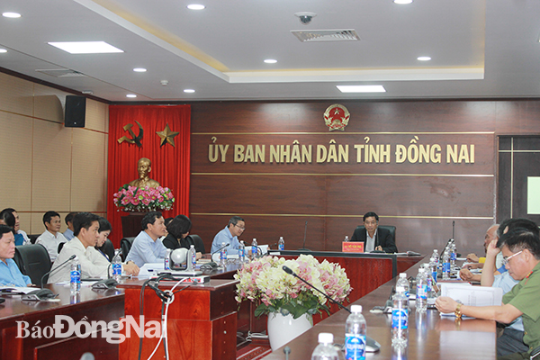 Phó chủ tịch UBND tỉnh Võ Văn Phi chủ trì hội nghị 